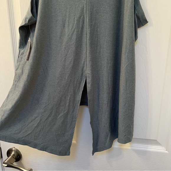 NWT Athletic Workout Top - Picture 6 of 7